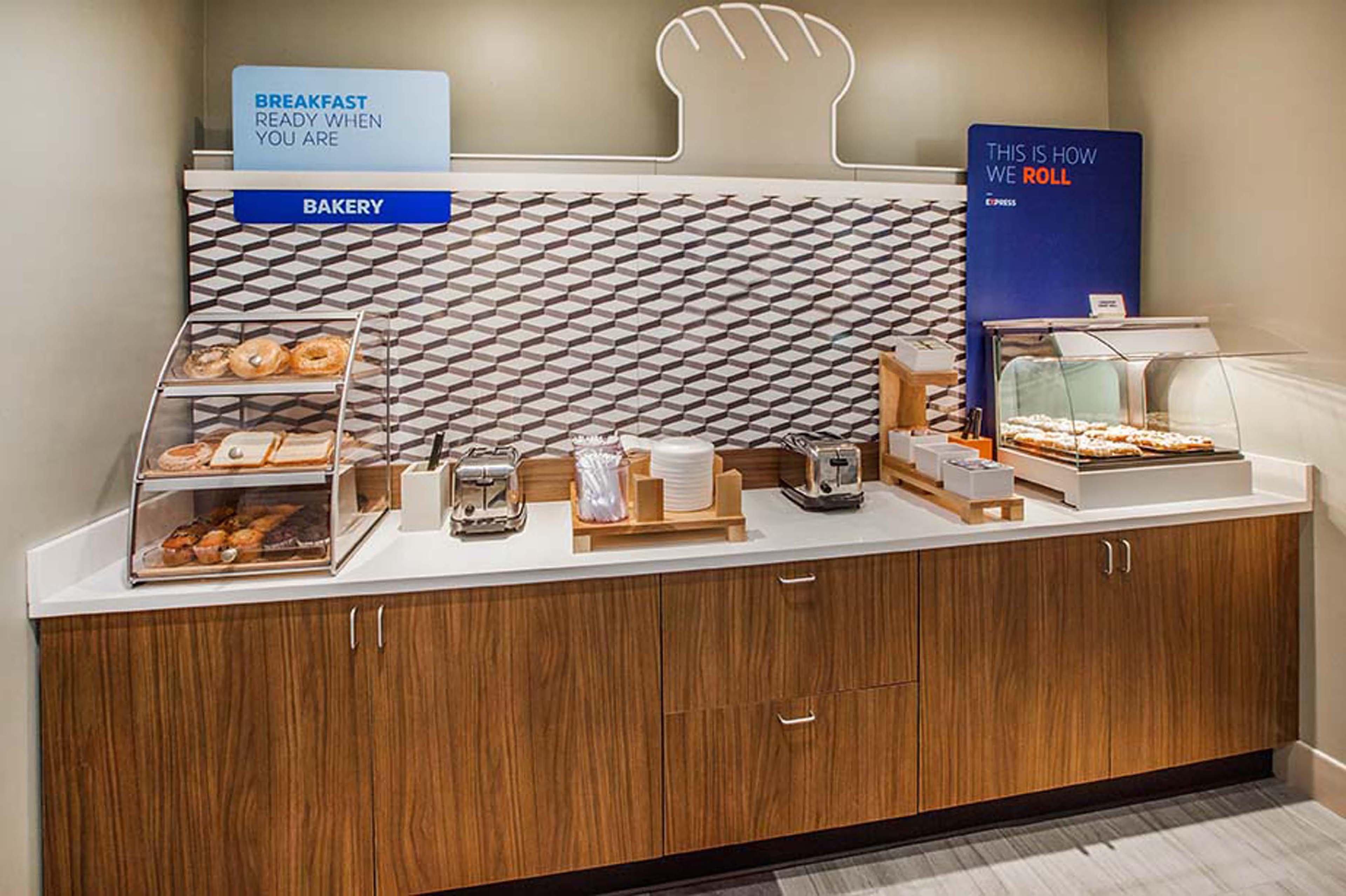 Holiday Inn Express Durham By Ihg Экстерьер фото